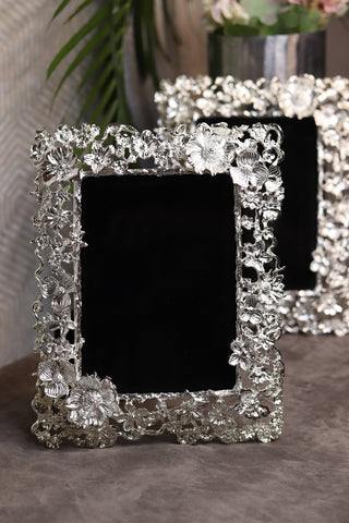 Crafted flower photo frame