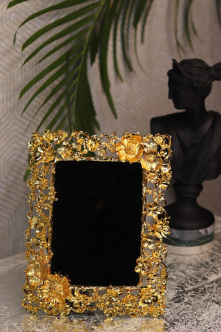 Crafted flower photo frame Gold